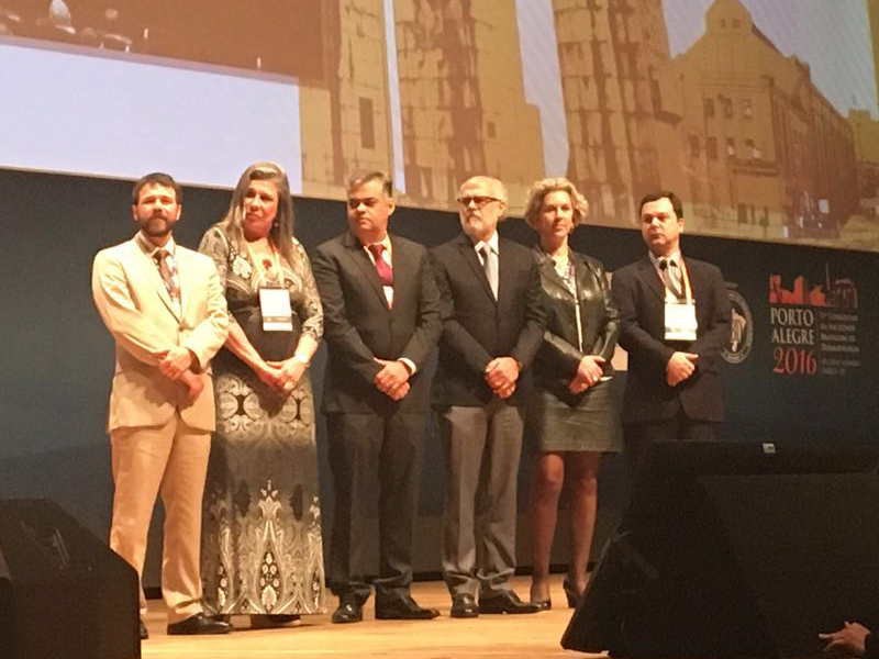Legenda da posse: Da esquerda para a direita: Flávio Luz – secretário-geral, Maria Auxiliadora Jeunon Sousa - tesoureira, Sérgio Palma – vice-presidente, José Antônio Sanches - presidente, Sílvia Schmidt – segunda-secretária, e Hélio Miot – primeiro-secretário.